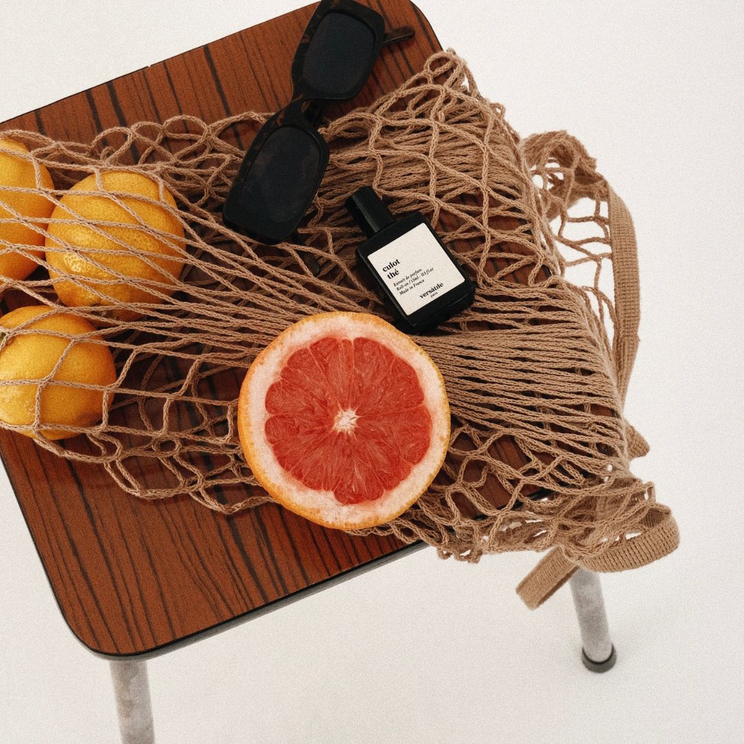 Versatile Paris bottle in a mesh shopping bag with citrus fruits Image