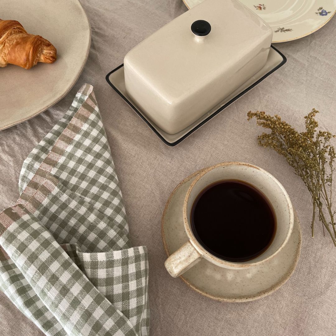 Colazione con croissant e caffè, ispirazione del profumo Croissant Café di Versatile Paris Immagine